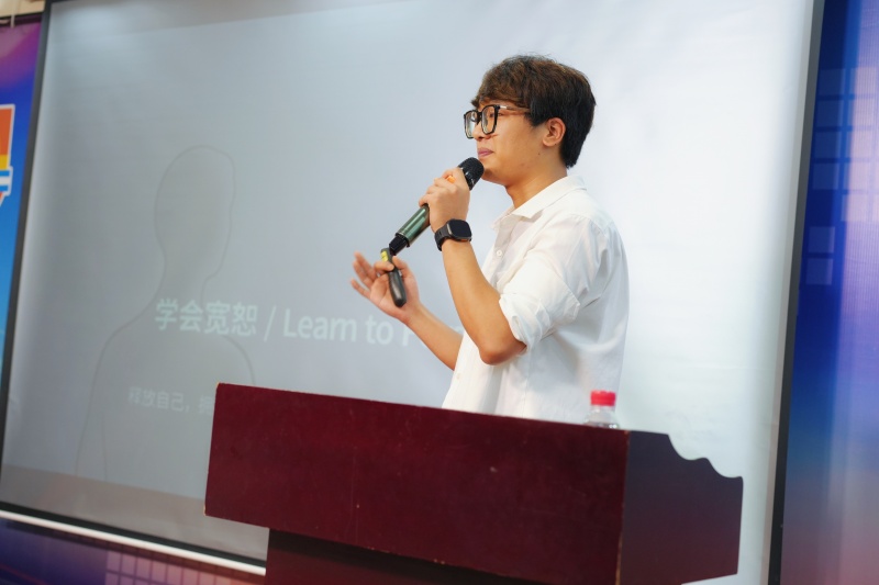 默认图片描述